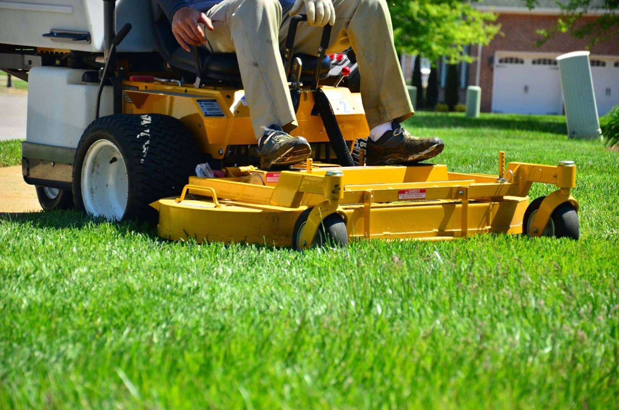 Monthly lawn mowing online service