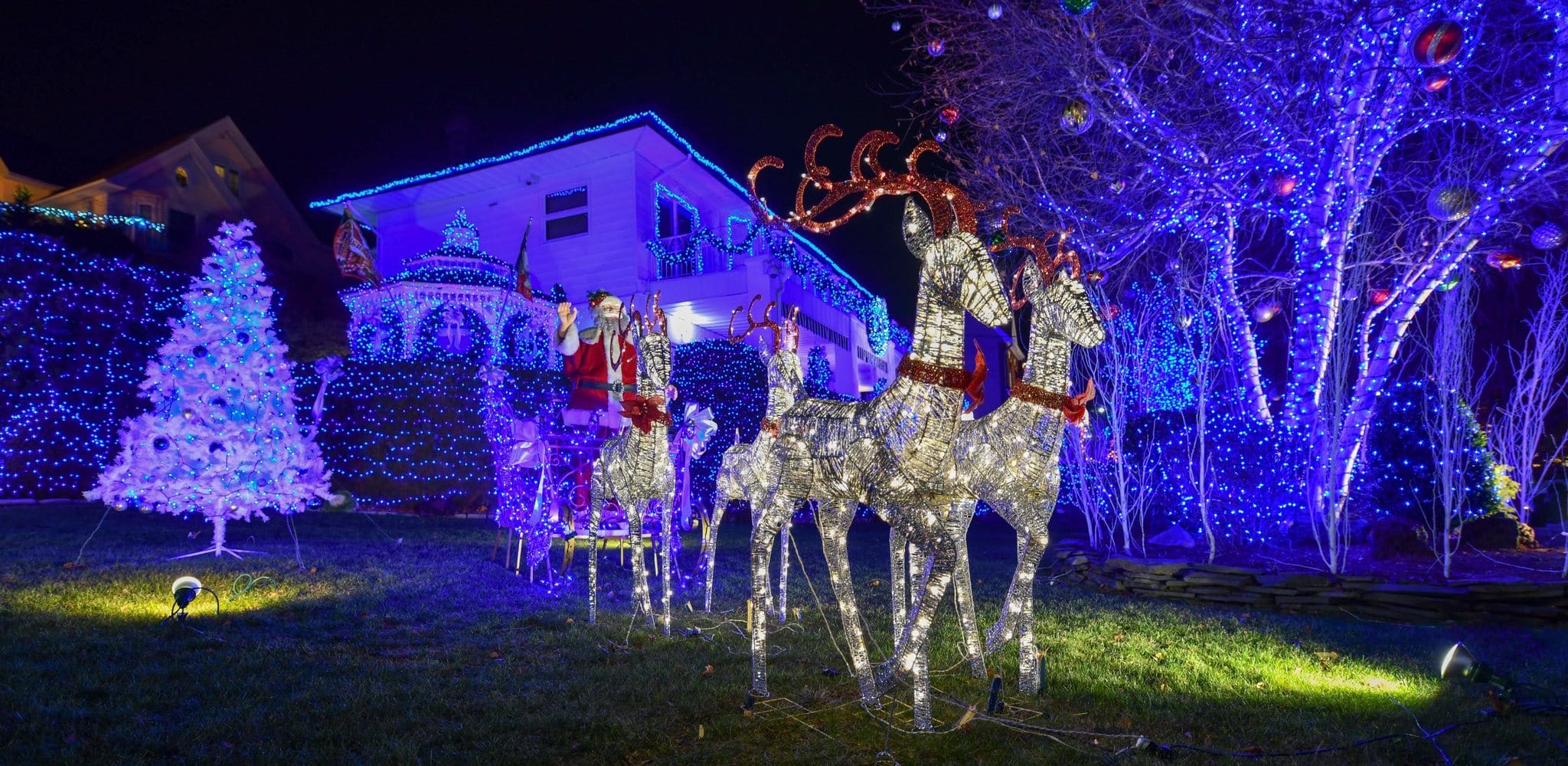 Outdoor Holiday Lighting Installation Costs in Minnesota