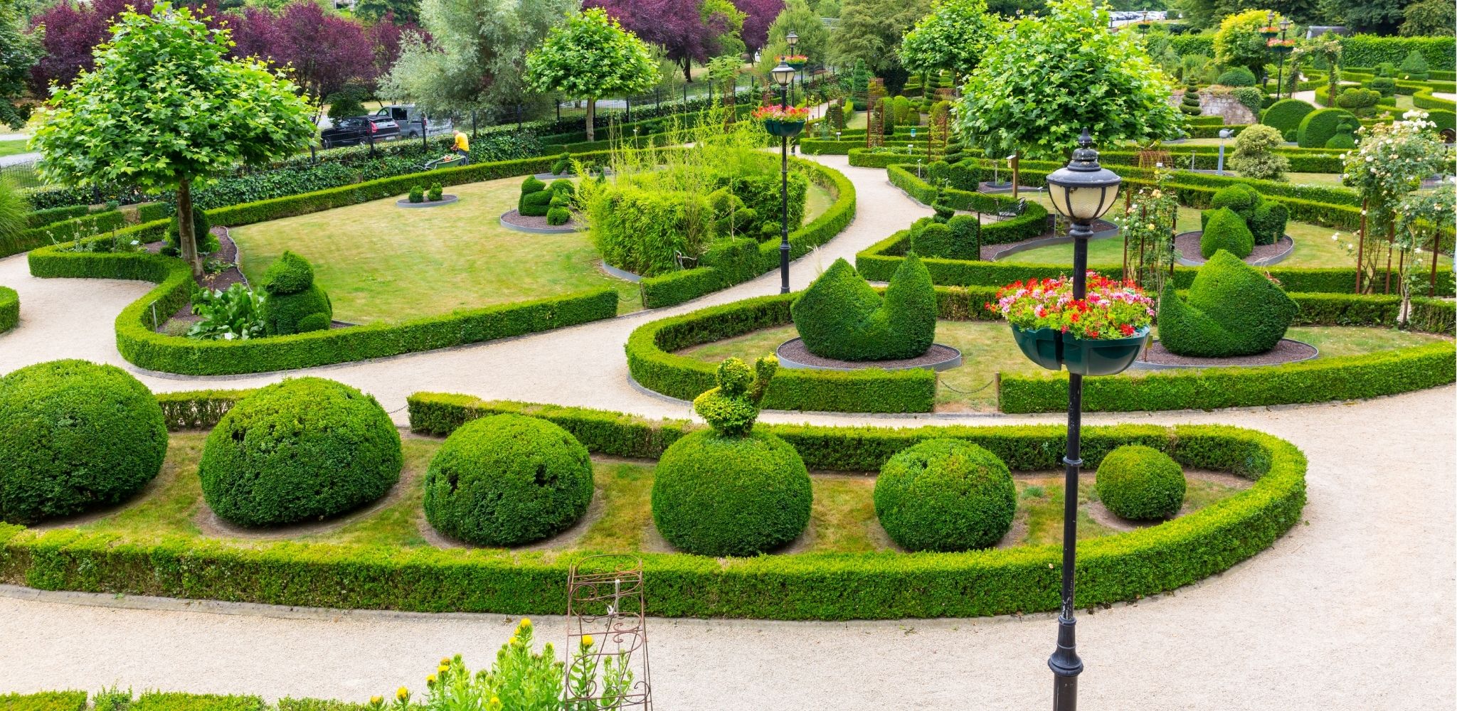 Designing Outdoor Living Spaces That Work in All Seasons